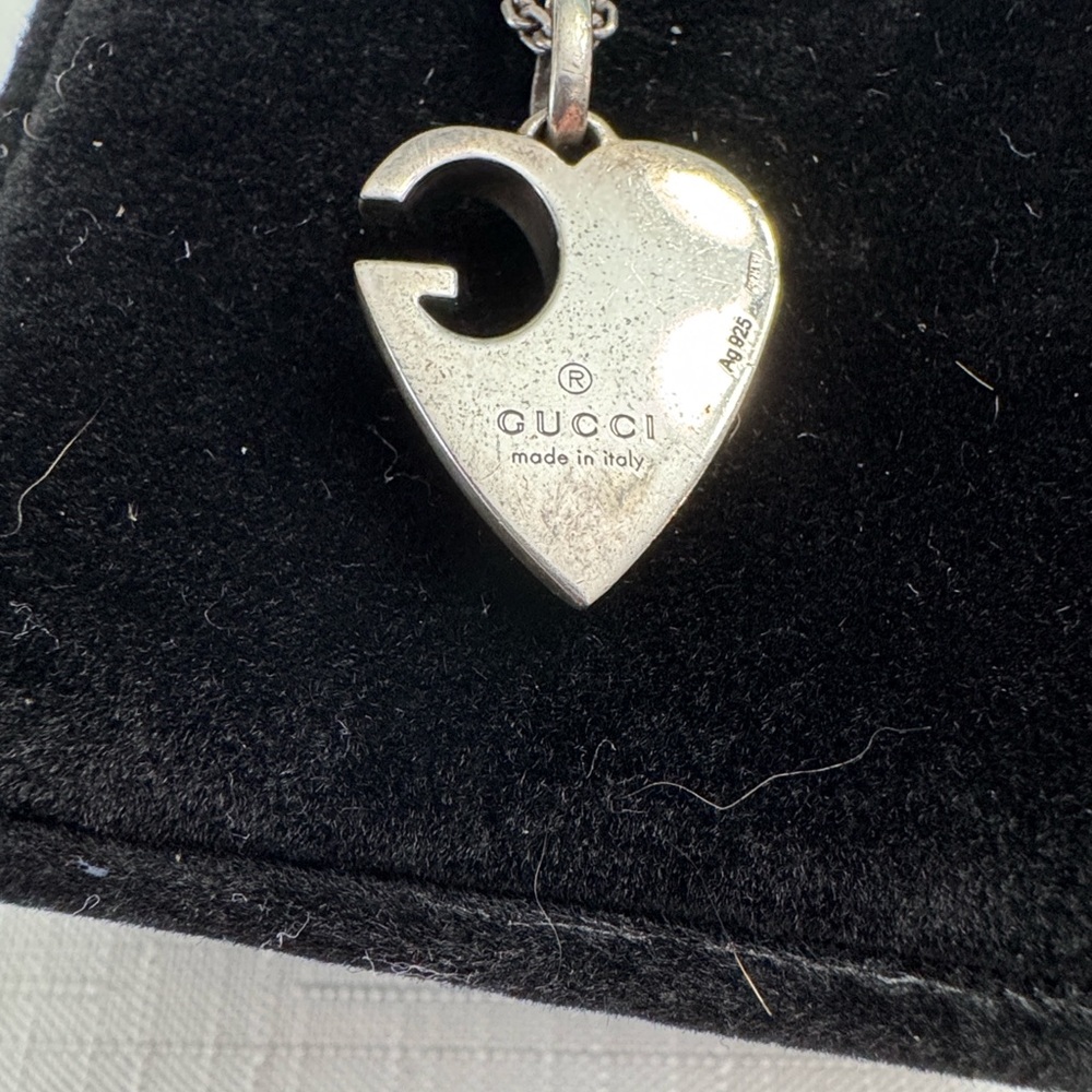 Gucci Silver Heart Necklace with G Logo - Picture 3 of 14